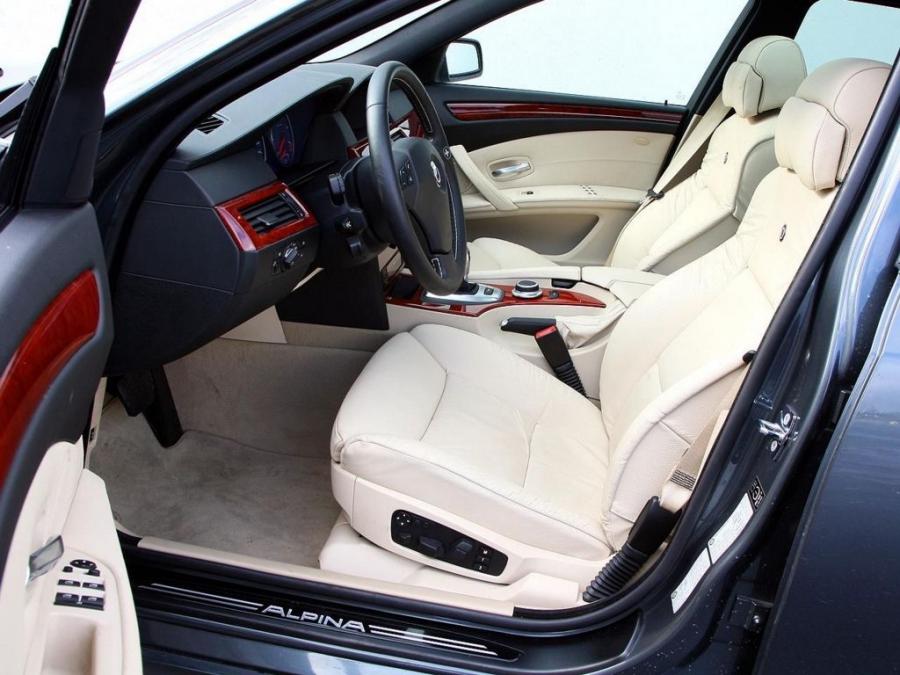 Интерьер Alpina B5 S Touring (E61) 2007 года  (фото 4 из 7)